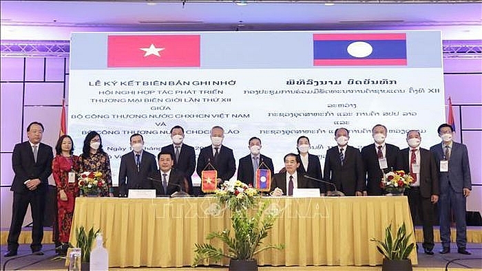 Việt Nam - Lào tăng cường hợp tác phát triển thương mại biên giới