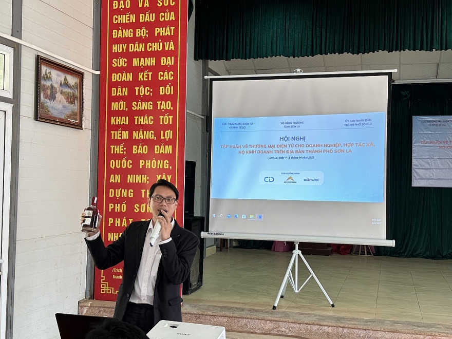 Đồng hành, hỗ trợ doanh nghiệp, hợp tác xã Sơn La phát triển thương mại điện tử