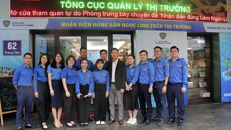 Thanh niên Quản lý thị trường cùng nhau nhận diện đúng sâm Ngọc Linh