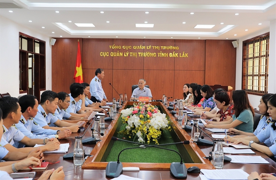 Đoàn công tác Vì sự tiến bộ của phụ nữ Bộ Công Thương làm việc với Cục QLTT Gia Lai và Đắk Lắk