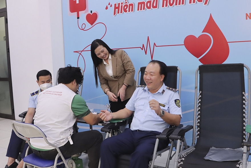 Lực lượng QLTT góp thêm .... máu vào quỹ máu quốc gia