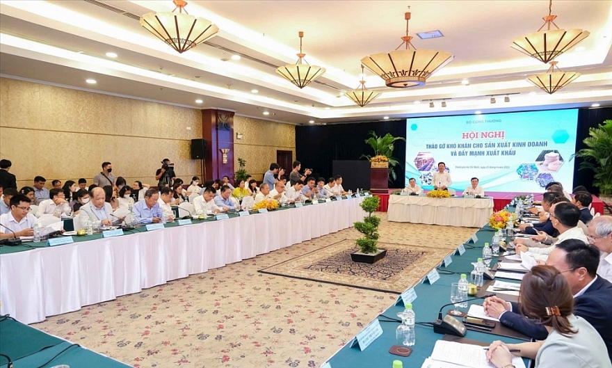 Tháo gỡ khó khăn trong sản xuất kinh doanh và đẩy mạnh xuất khẩu