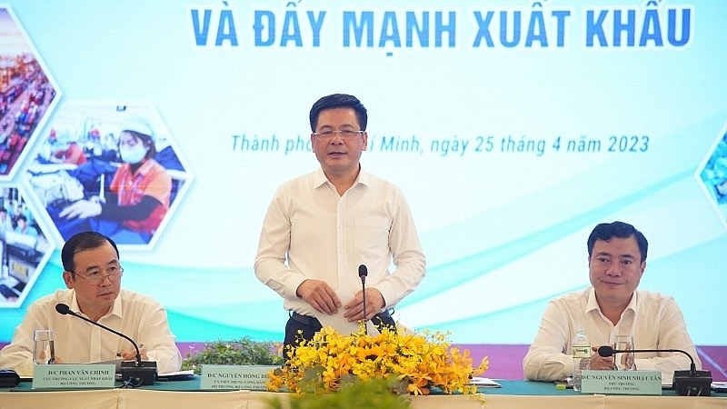 Tháo gỡ khó khăn trong sản xuất kinh doanh và đẩy mạnh xuất khẩu