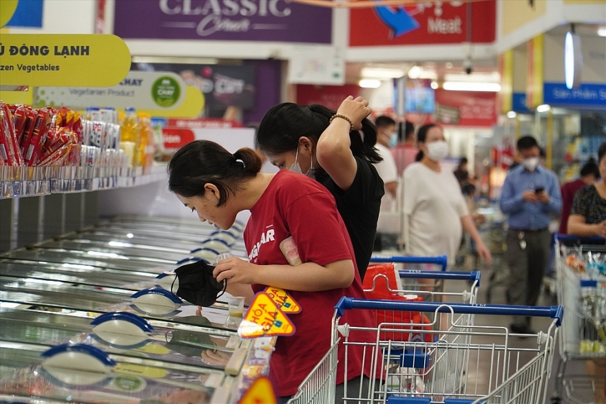 Siêu thị đua nhau giảm giá, kích cầu mua sắm dịp lễ 30/4-1/5