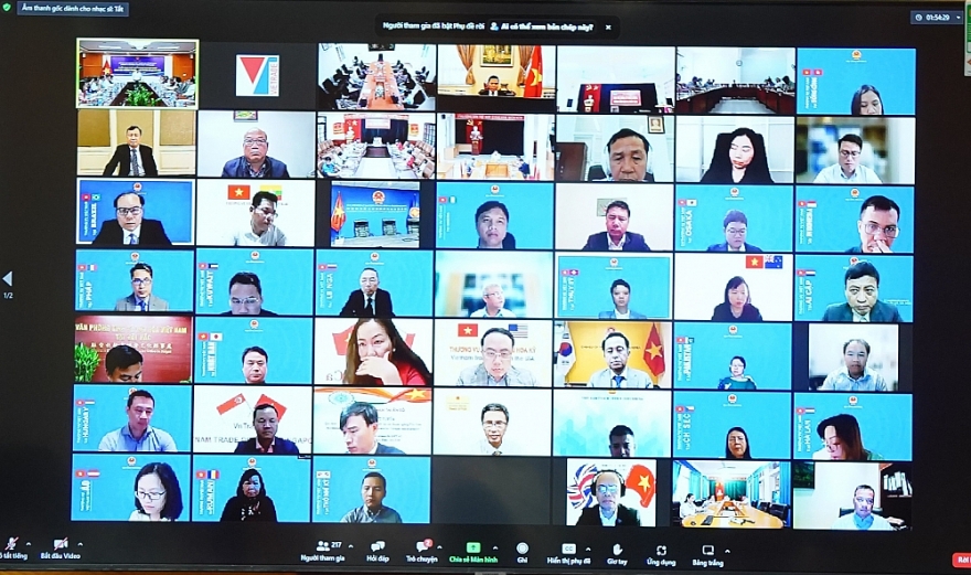 Xuất khẩu hàng hóa vào thị trường Trung Quốc: Triển vọng đi đôi cùng thách thức