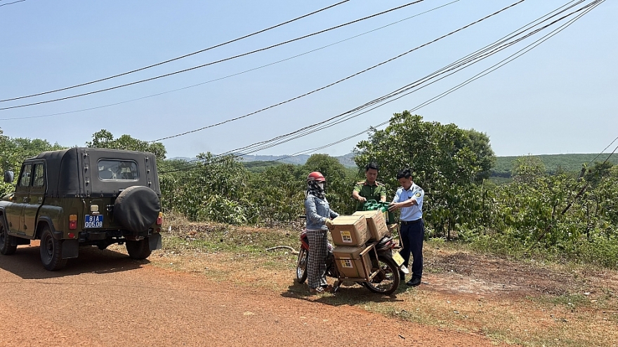 Liên tiếp phát hiện các vụ chuyển thuốc bảo vệ thực vật nhập lậu từ biên giới Liên tiếp phát hiện các vụ chuyển thuốc bảo vệ thực vật nhập lậu từ biên giới