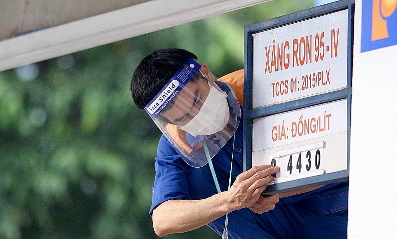 Lùi ngày điều chỉnh giá xăng dầu