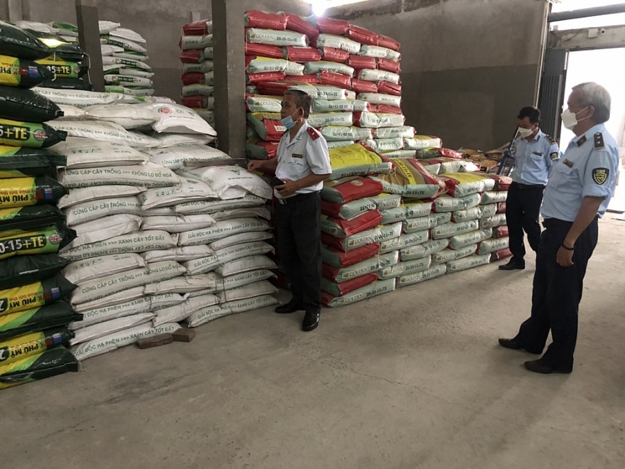 Nạn phân bón giả, không nguồn gốc vẫn rất “nóng” tại Tiền Giang