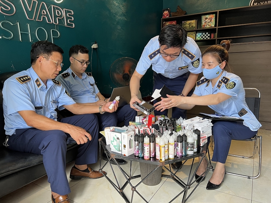 Quản lý thuốc lá thế hệ mới: Khó khăn trong công tác xử lý vi phạm Quản lý thuốc lá thế hệ mới: Khó khăn trong công tác xử lý vi phạm