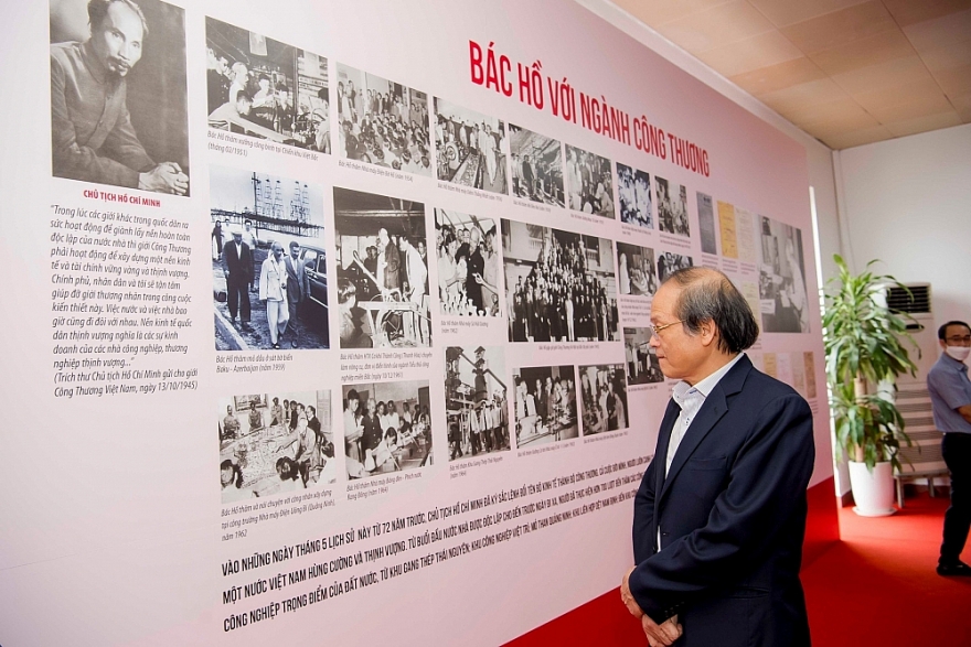 Bộ Công Thương ra mắt sách lịch sử ngành dày gần 1.000 trang