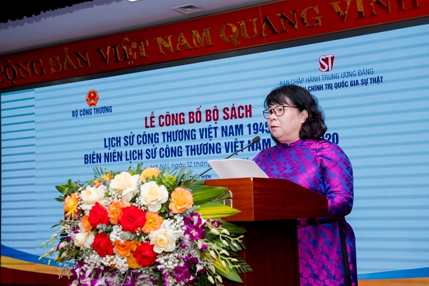 Bộ Công Thương ra mắt sách lịch sử ngành dày gần 1.000 trang