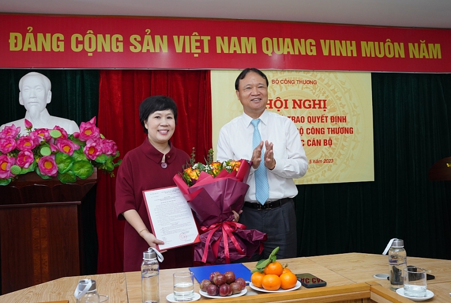 Trao Quyết định bổ nhiệm Giám đốc Nhà xuất bản Công Thương