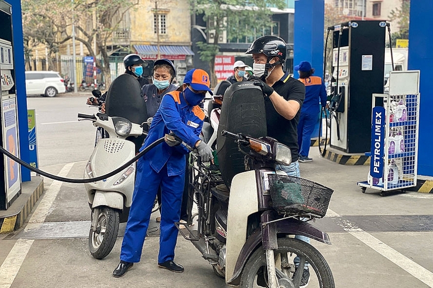 Giá xăng lập đỉnh mới