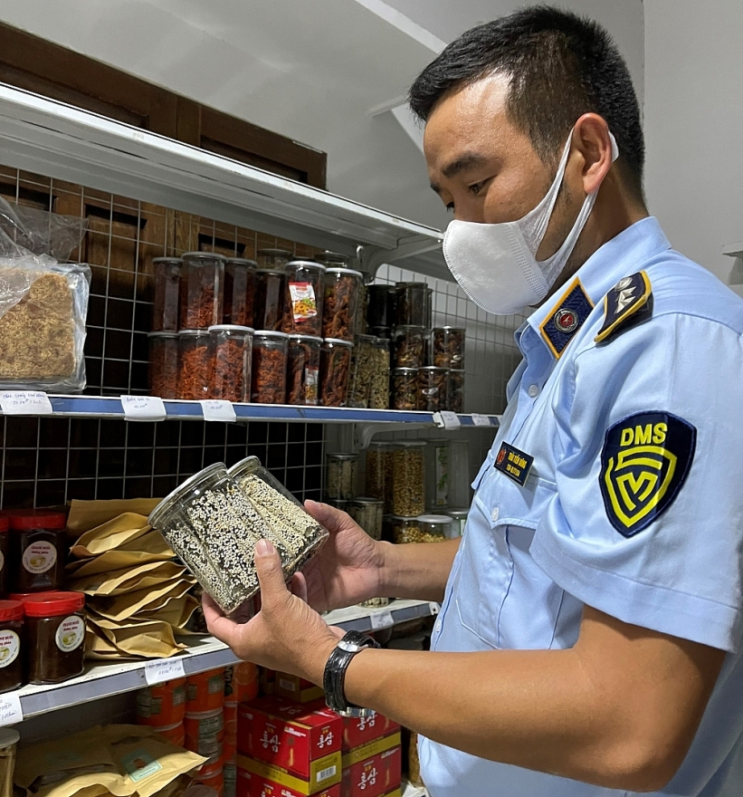 Xử phạt hàng chục triệu đồng cơ sở kinh doanh thực phẩm không nguồn gốc