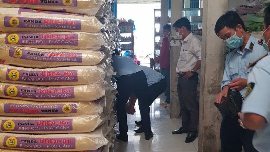 Xử phạt trên 400 triệu đồng cơ sở kinh doanh phân bón, thuốc bảo vệ thực vật cấm lưu hành