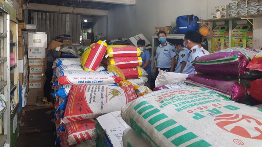 Xử phạt trên 400 triệu đồng cơ sở kinh doanh phân bón, thuốc bảo vệ thực vật cấm lưu hành
