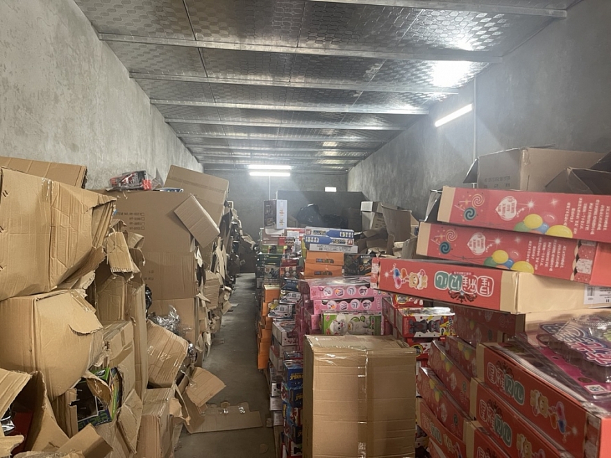 Phát hiện thu giữ hàng ngàn đồ chơi trẻ em nhập lậu