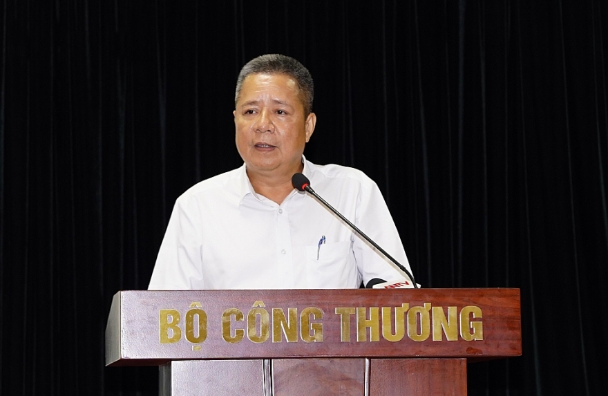 Bộ Công Thương làm rõ vấn đề nguồn cung xăng dầu, giá điện mặt trời