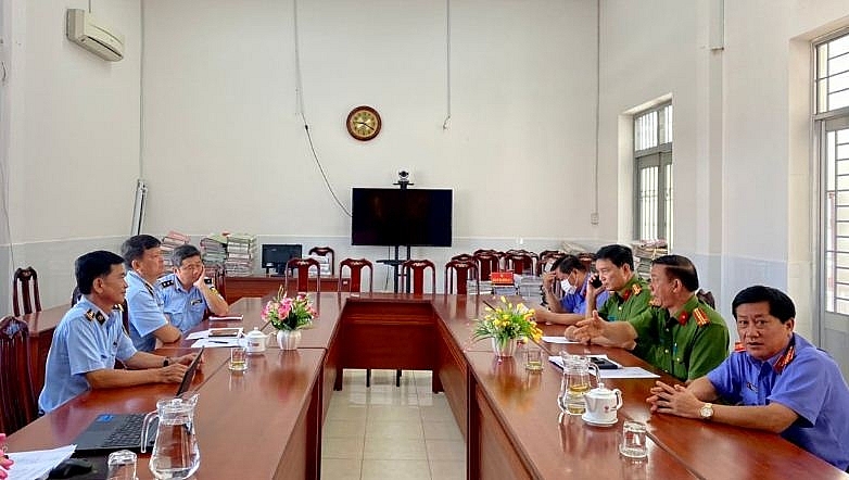 Bàn giao hồ sơ vụ phân bón giả ở Long An sang cơ quan Công an