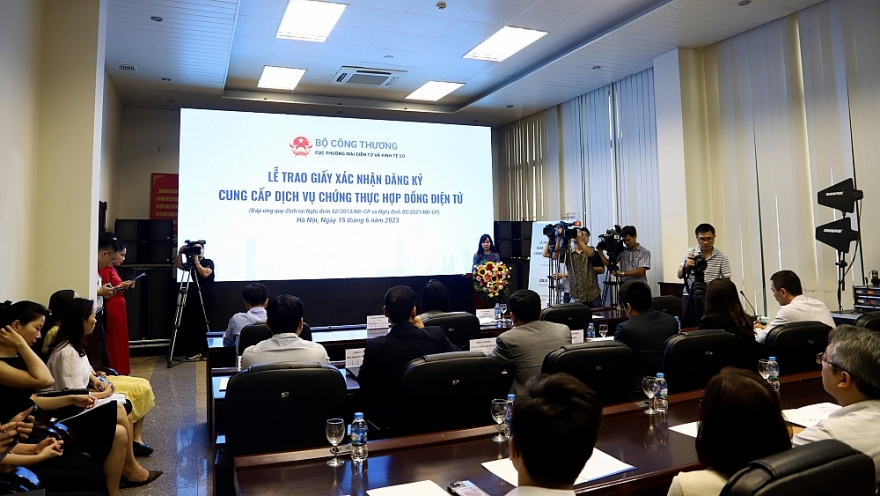 Thêm 5 doanh nghiệp đủ kiện cung cấp dịch vụ chứng thực hợp đồng điện tử