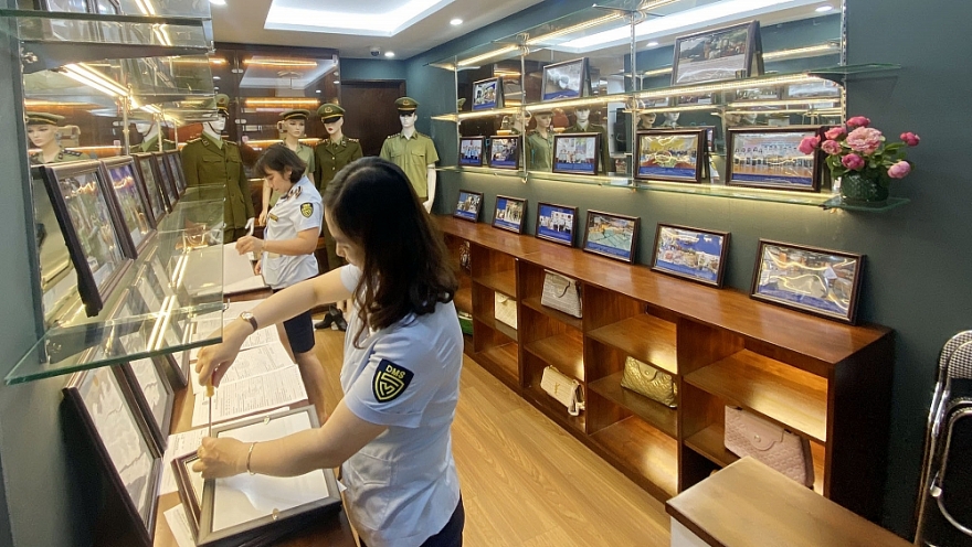 Phòng Trưng bày truyền thống “Dấu ấn Quản lý thị trường” - Nơi ghi dấu những chặng đường phát triển của lực lượng