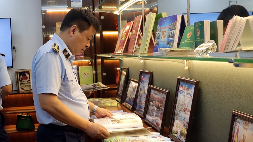 Phòng Trưng bày truyền thống “Dấu ấn Quản lý thị trường” - Nơi ghi dấu những chặng đường phát triển của lực lượng