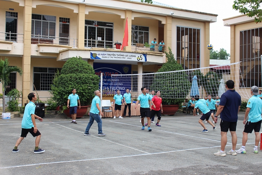 Quản lý thị trường Đồng Nai hưởng ứng 65 năm truyền thống lực lượng