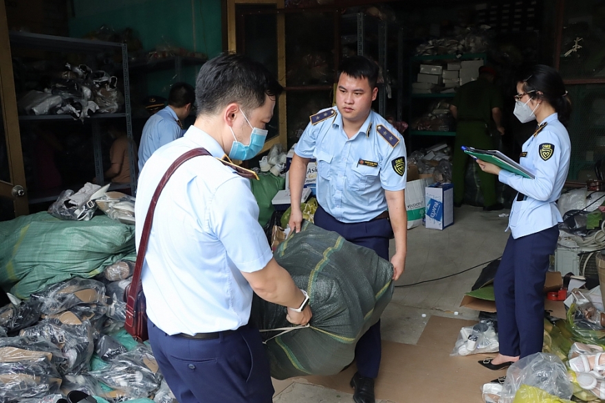 Phát huy hiệu quả công tác phối hợp trong đấu tranh chống hàng giả trên thương mại điện tử