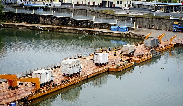 Vải thiều tươi lần đầu tiên được xuất khẩu sang Trung Quốc qua cửa khẩu tại Móng Cái