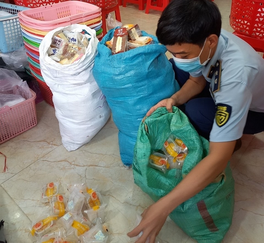 Buôn lậu bánh trung thu rục rịch “vào mùa”