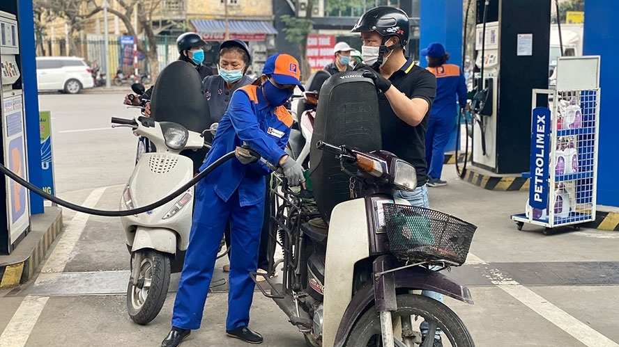 Đề xuất giảm 10% thuế nhập khẩu ưu đãi mặt hàng xăng