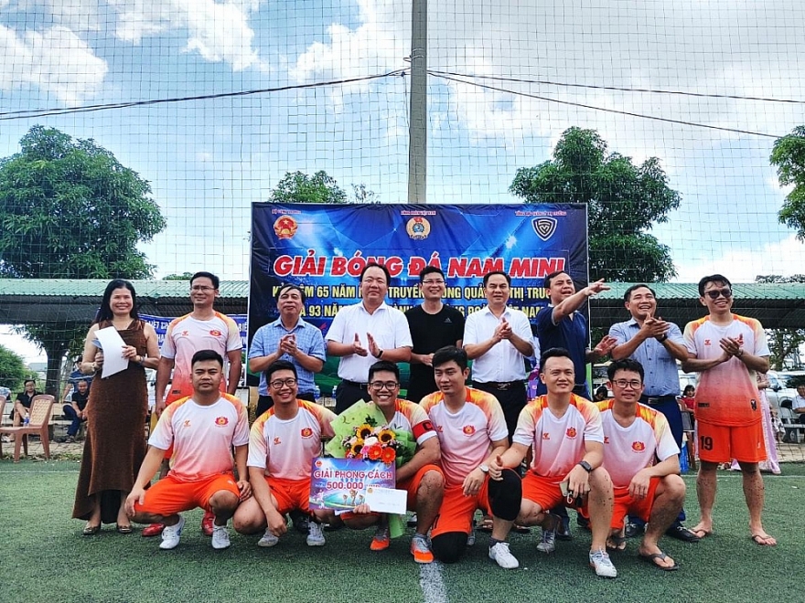 QLTT Nghệ An tổ chức giải bóng đá Nam chào mừng 65 năm ngày truyền thống lực lượng