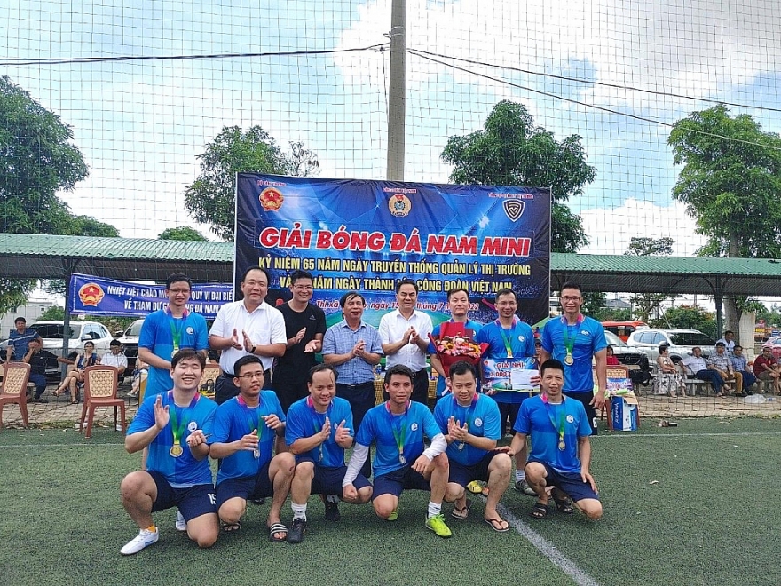 QLTT Nghệ An tổ chức giải bóng đá Nam chào mừng 65 năm ngày truyền thống lực lượng