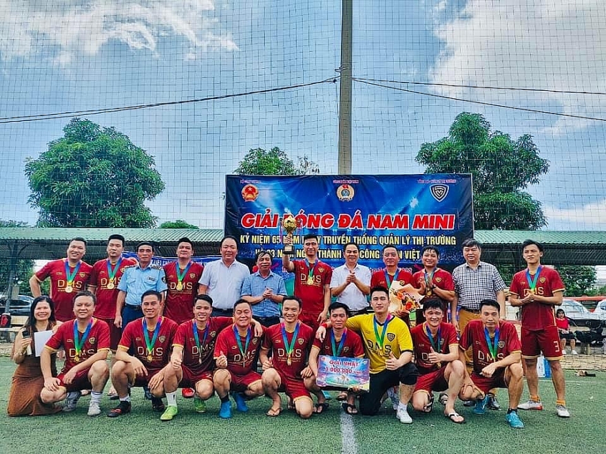 QLTT Nghệ An tổ chức giải bóng đá Nam chào mừng 65 năm ngày truyền thống lực lượng
