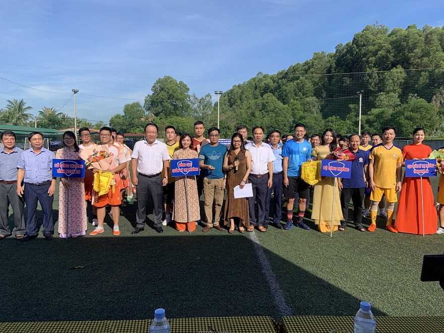 QLTT Nghệ An tổ chức giải bóng đá Nam chào mừng 65 năm ngày truyền thống lực lượng