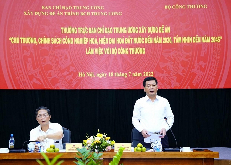 Ưu tiên phát triển các ngành công nghiệp nền tảng.,khuyến khích phát triển hài hòa các ngành mũi nhọn, mới Ưu tiên phát triển các ngành công nghiệp nền tảng, khuyến khích phát triển hài hòa các ngành mũi nhọn, mới