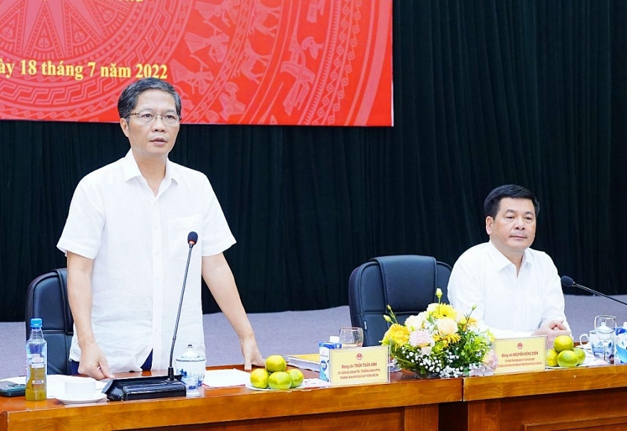 Ưu tiên phát triển các ngành công nghiệp nền tảng.,khuyến khích phát triển hài hòa các ngành mũi nhọn, mới Ưu tiên phát triển các ngành công nghiệp nền tảng, khuyến khích phát triển hài hòa các ngành mũi nhọn, mới