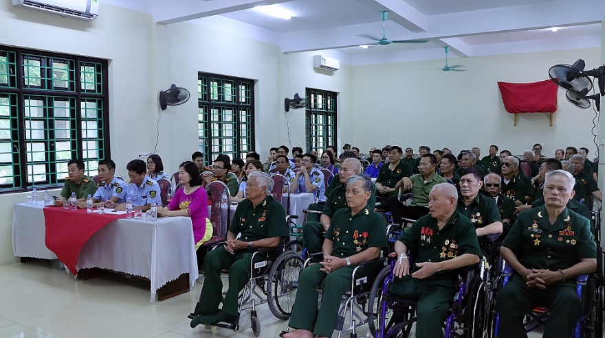 Khi ba màu áo xanh hòa cùng miền ký ức