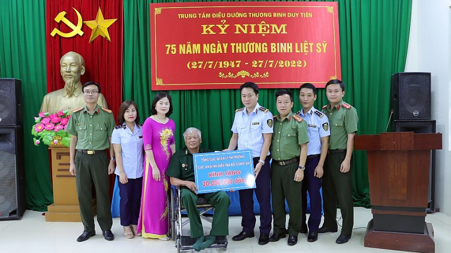 Khi ba màu áo xanh hòa cùng miền ký ức