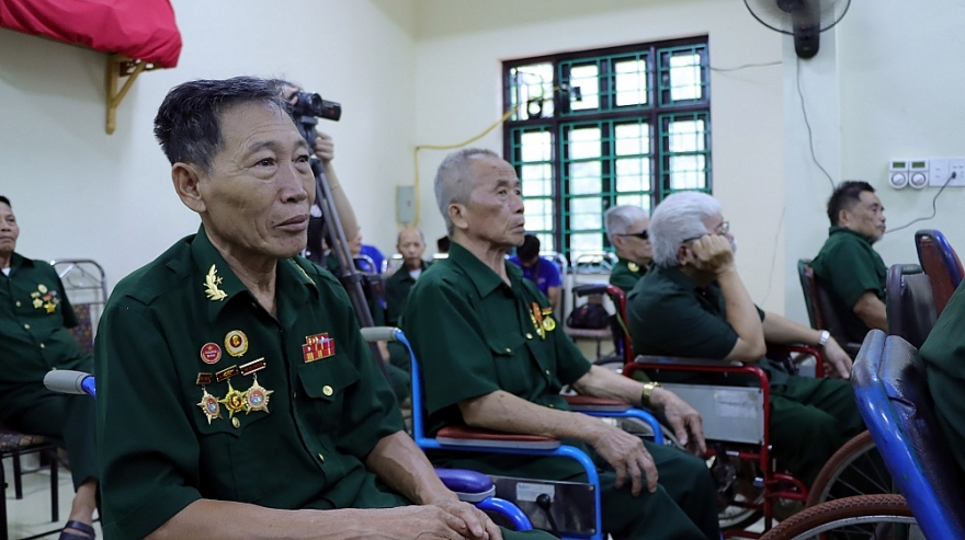 Khi ba màu áo xanh hòa cùng miền ký ức