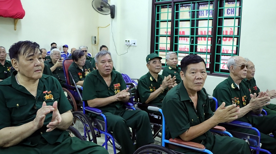 Khi ba màu áo xanh hòa cùng miền ký ức