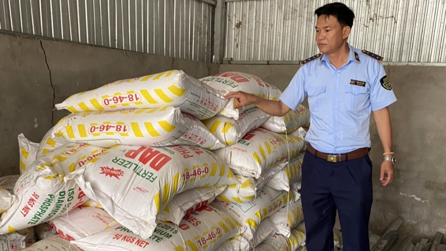 Cảnh báo người tiêu dùng khi lựa chọn mua, sử dụng phân bón