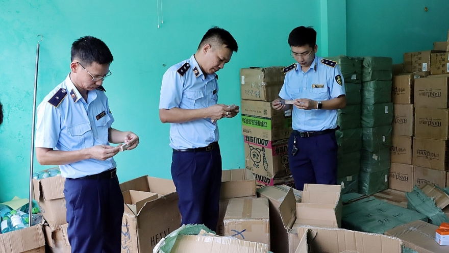 Tăng cường kiểm tra, giám sát bảo đảm cung cầu hàng hóa, ổn định thị trường và an sinh xã hội Tăng cường kiểm tra, giám sát bảo đảm cung cầu hàng hóa, ổn định thị trường và an sinh xã hội