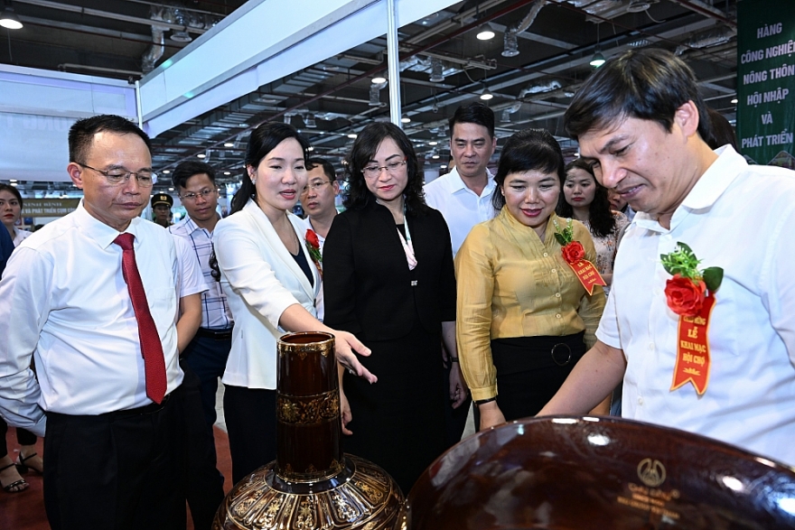 Kết nối giao thương, mở rộng thị trường tiêu thụ cho các sản phẩm công nghiệp nông thôn