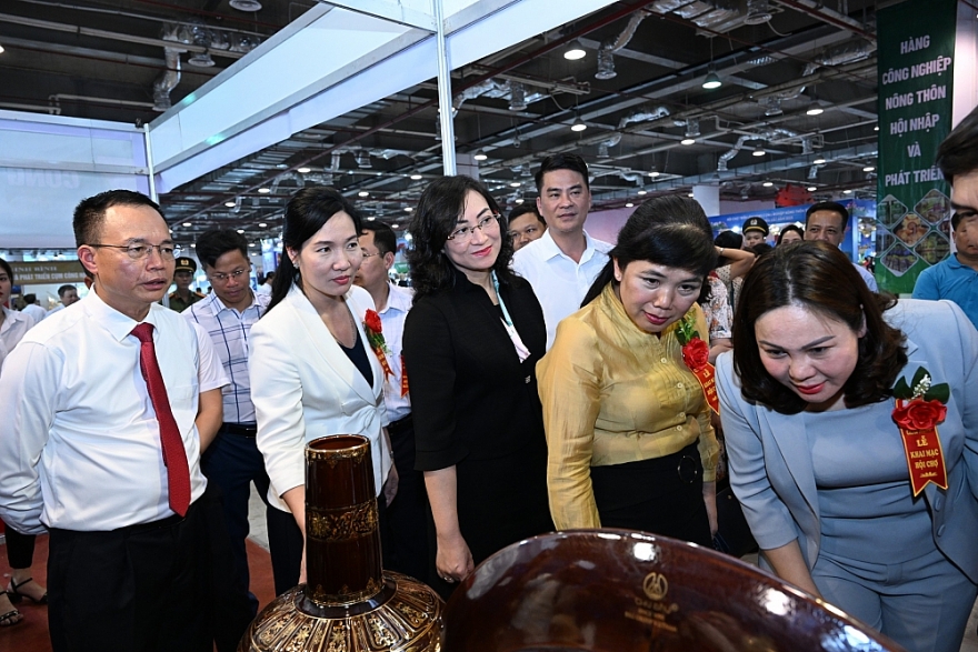 Kết nối giao thương, mở rộng thị trường tiêu thụ cho các sản phẩm công nghiệp nông thôn