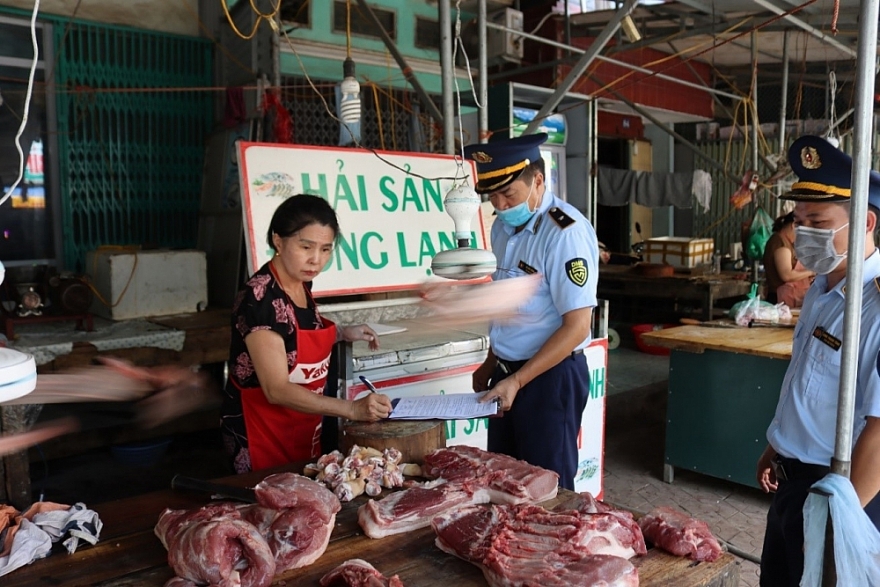 QLTT Lạng Sơn đôn đốc kiểm tra, giám sát giá thịt lợn, đảm bảo thị trường ổn định