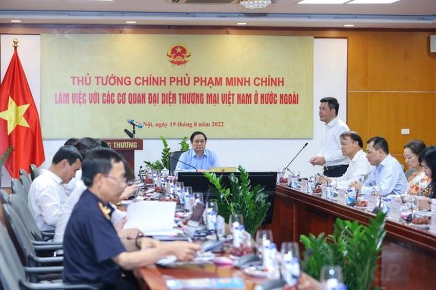 Thủ tướng họp trực tuyến với các Thương vụ Việt Nam tại nước ngoài ảnh 1