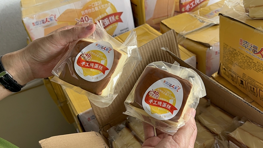 Tiếp tục thu giữ hàng trăm thùng bánh kẹo chưa rõ nguồn gốc tại Hà Nội