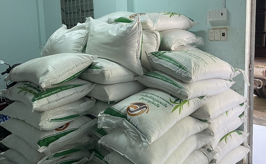 Liên tiếp phát hiện, thu giữ hàng chục tấn đường cát nhập lậu