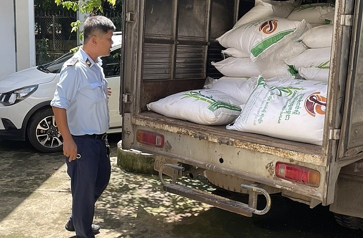 Liên tiếp phát hiện, thu giữ hàng chục tấn đường cát nhập lậu